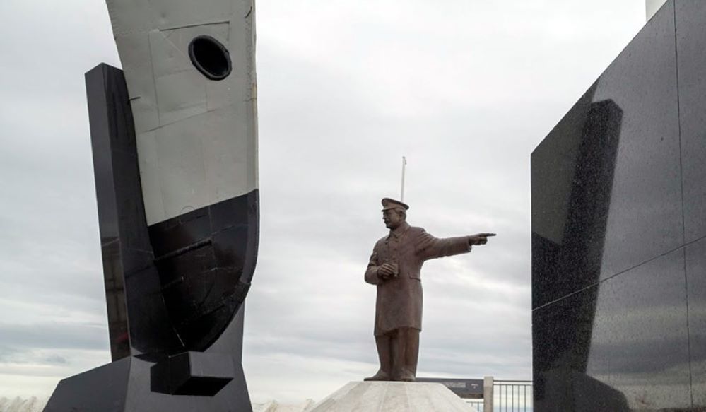 Fue inaugurado monumento a Luis Pardo Villalón, piloto de la escampavía Yelcho