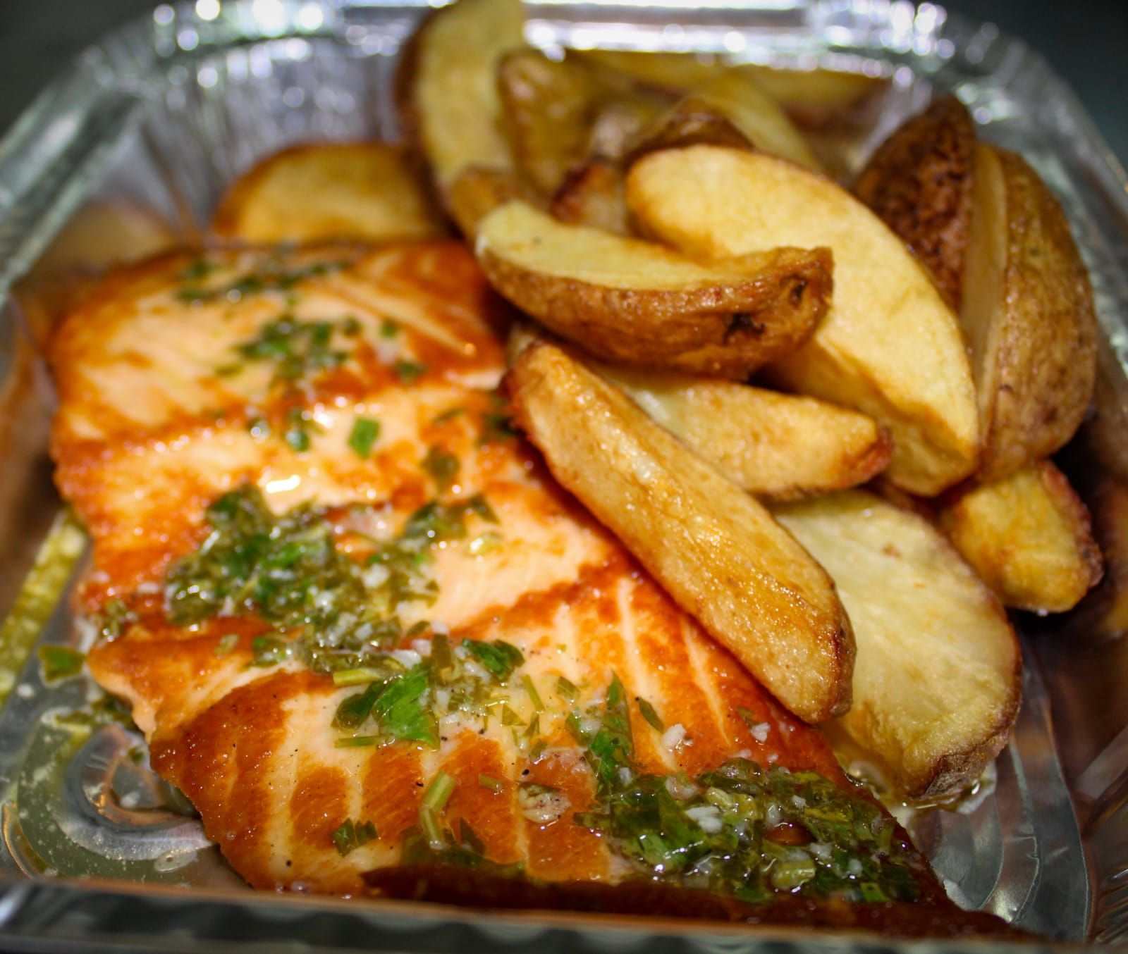 Última salmojornada solidaria del año espera vender 2.500 platos en Punta Arenas y Puerto Natales