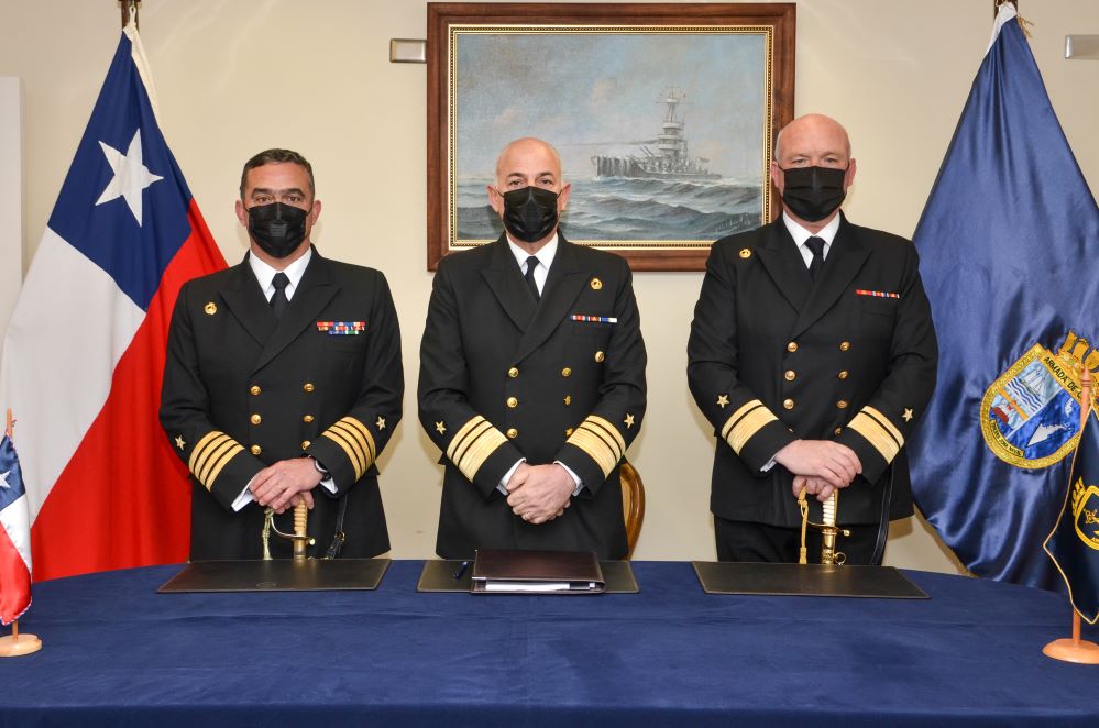 Se realizó el cambio de mando en la III Zona Naval