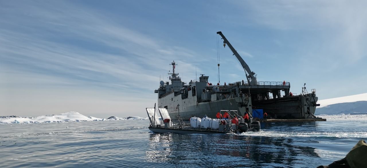 Tras 10 días de despliegue en el territorio antártico, recaló en Punta Arenas el LSDH 91 “Sargento Aldea”