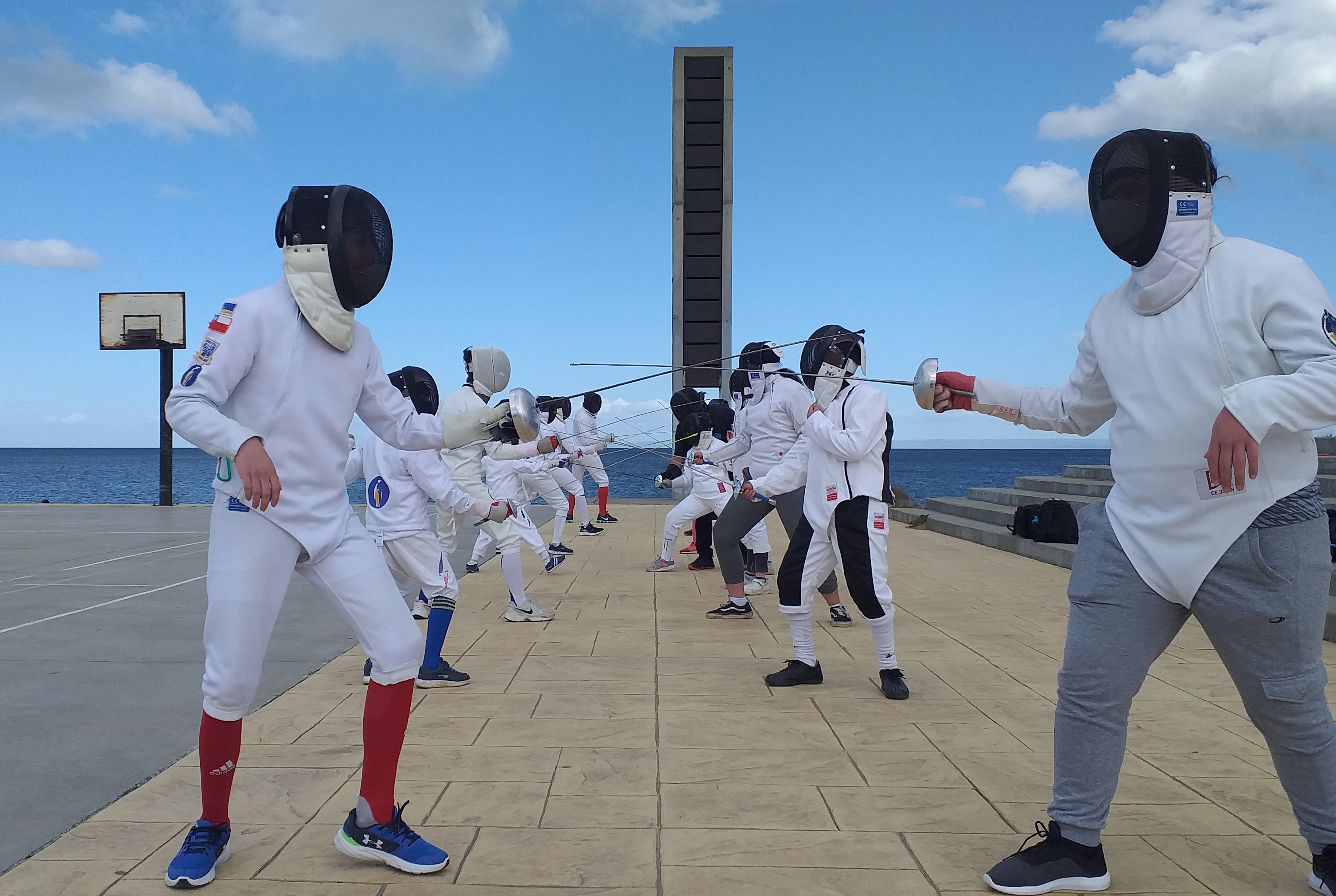 Club Deportivo de Esgrima Punta Arenas vuelve a entrenamientos presenciales al aire libre en Costanera del Estrecho