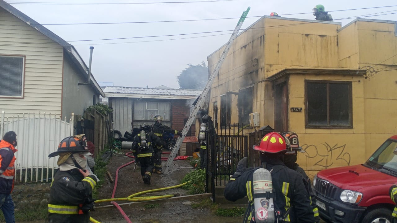 Incendio en la población Calixto cobra la vida de un hombre.
