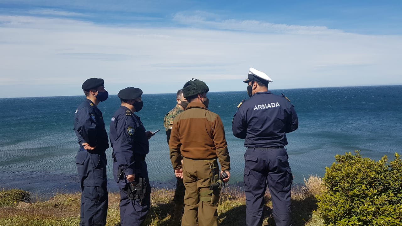 Ampliación: continúan labores de búsqueda del funcionario de Ejército desaparecido en el estrecho de Magallanes