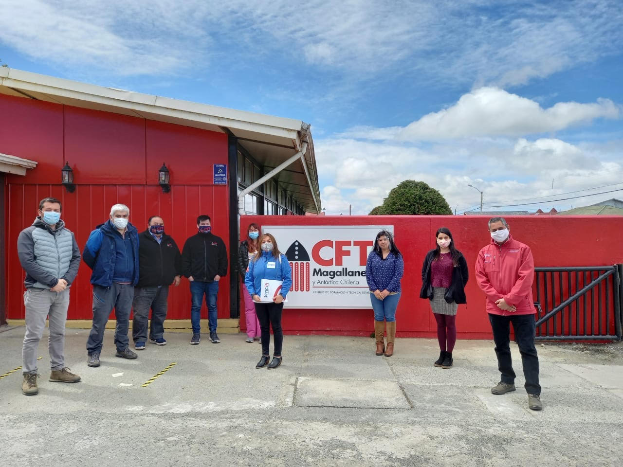 Director Regional Sence realiza una activa agenda de trabajo en Porvenir