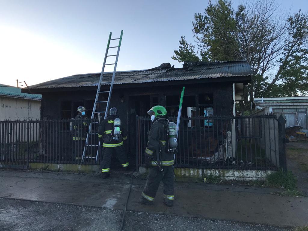 Incendio destruyó una vivienda de material ligero en la población Manuel Chaparro esta noche de 2 de enero