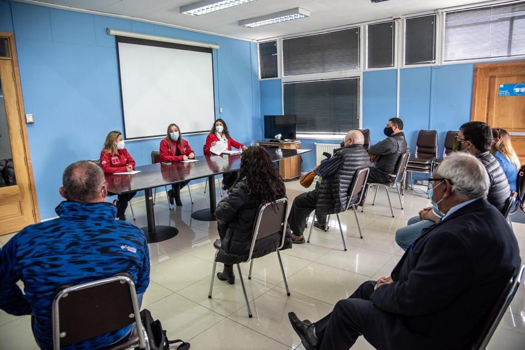 Dirigentes vecinales de Puerto Natales se reunieron presencialmente con Intendenta Rojas y gobernadora Farías