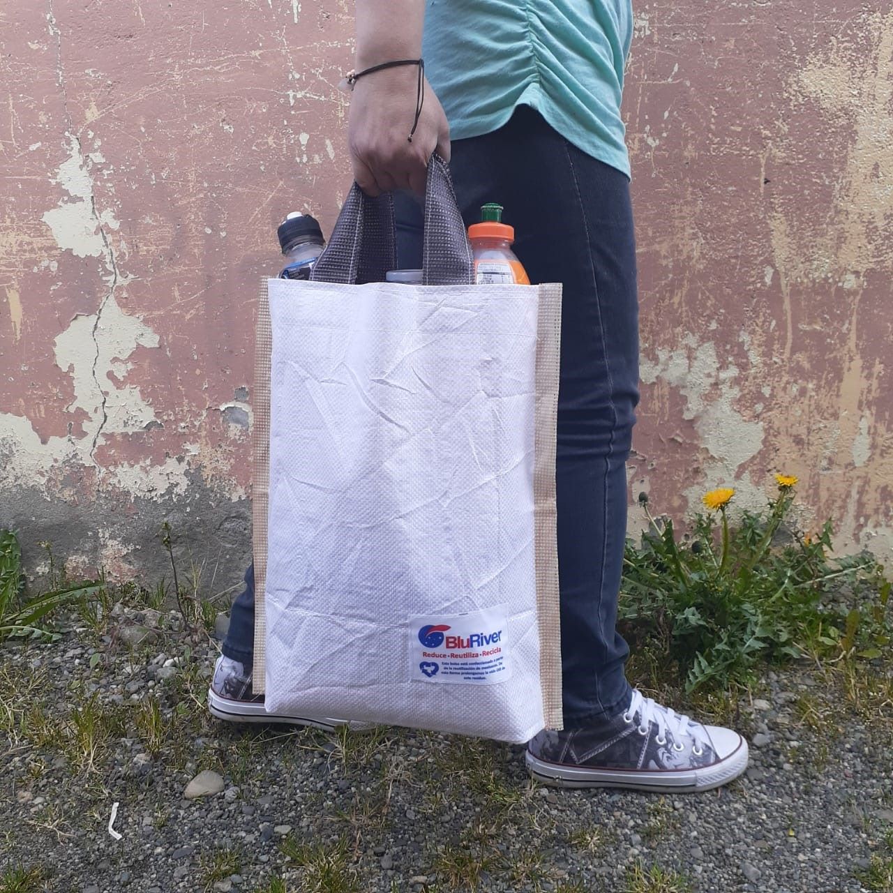 Alianza entre BluRiver y Puro Viento en Magallanes transforma maxisacos en bolsas reutilizables