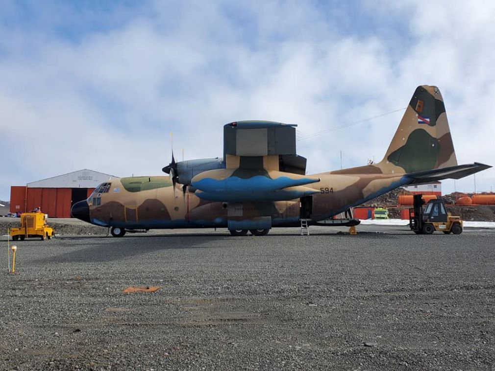 Se realizó el primer vuelo directo de KC-130 Hércules de la Fuerza Aérea Uruguaya a la Antártica, con escala en Punta Arenas