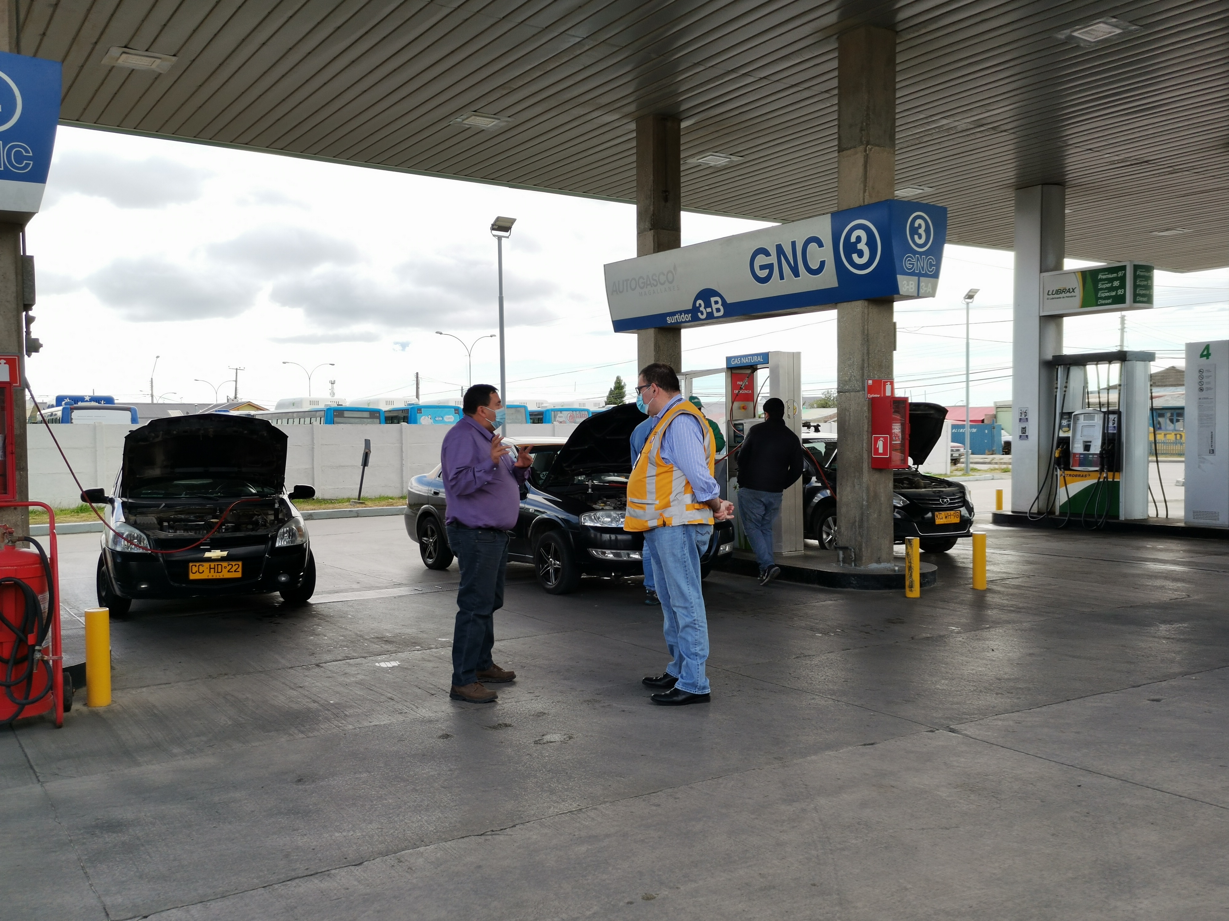 SEREMI de Transporte recorre servicentros en Punta Arenas, para confirmar regularidad de servicio GNC
