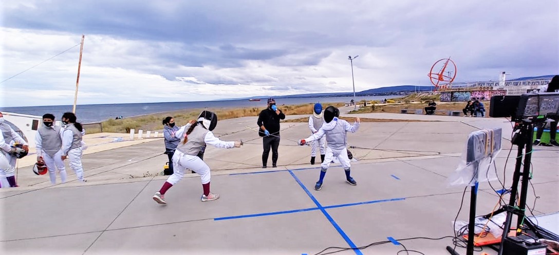 Club Deportivo de Esgrima Punta Arenas, inicia año 2021 con entrenamientos presenciales al aire libre, en condiciones casi normales en Costanera del Estrecho de Magallanes