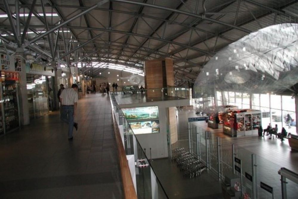 Residente magallánico viajó de Santiago a Punta Arenas con PCR positivo y otro pasajero presentó síntomas de posible covid-19, en el aeropuerto Carlos Ibañez del Campo