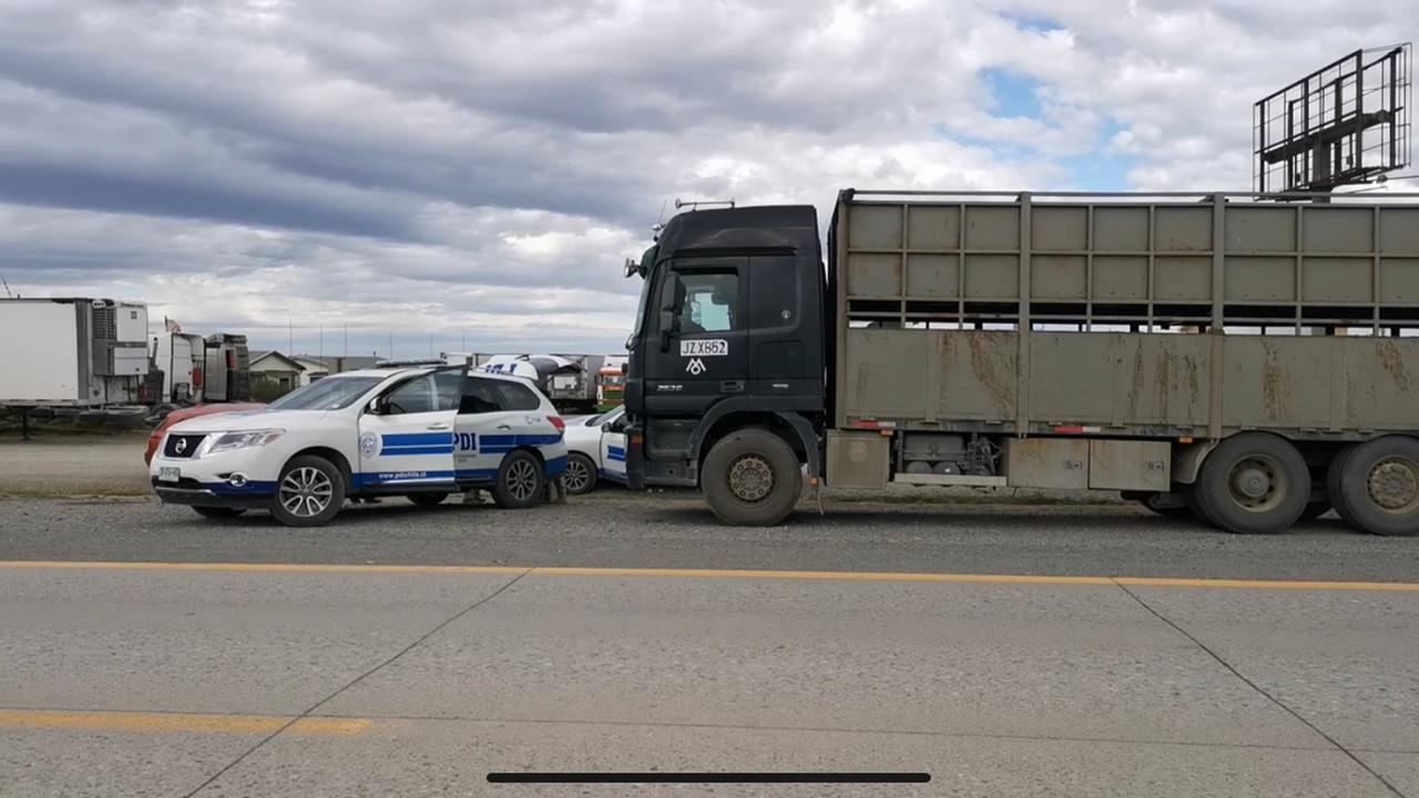 Hallazgo de un chofer fallecido en un camión, investiga la PDI en km 11 de la ruta 9 Norte