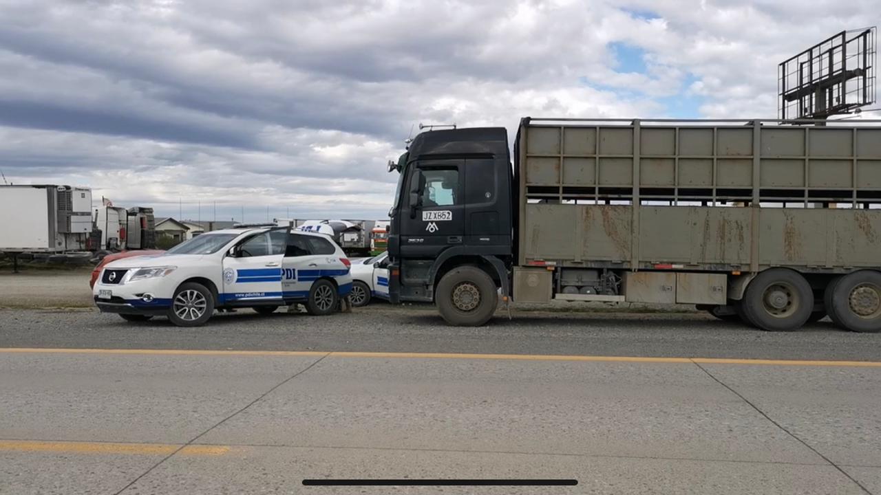 Hallazgo de un chofer fallecido en un camión, investiga la PDI en km 11 de la ruta 9 Norte