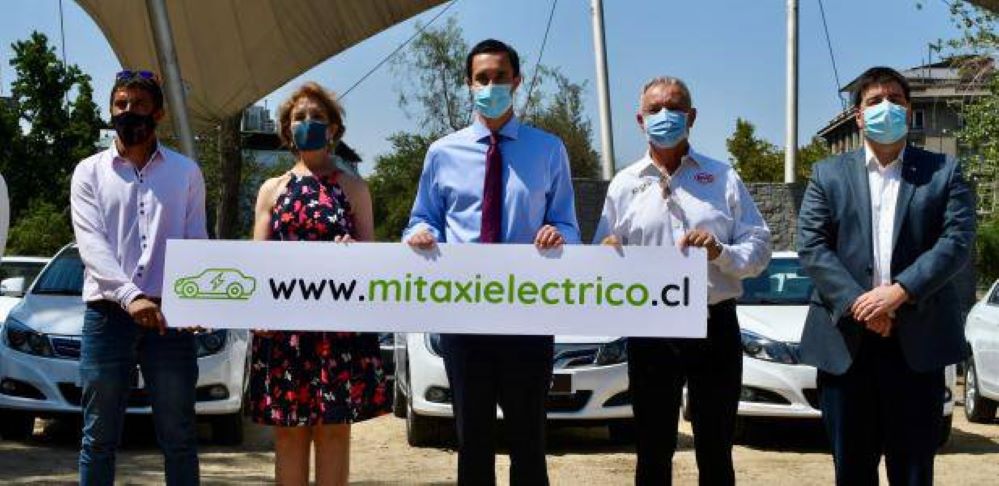 Ministerio de Energía lanza programa para recambio de taxis básicos a eléctricos