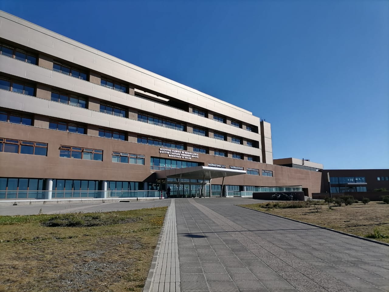 En estado grave un joven que se lanzó desde el 5° piso del Hospital Clínico de Punta Arenas