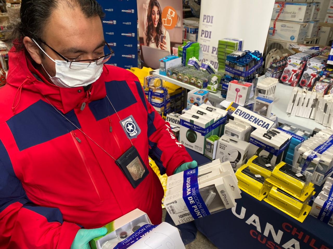 PDI y Aduana incautan más de 1.900 productos falsificados en Mall Chino en calle Bories de Punta Arenas