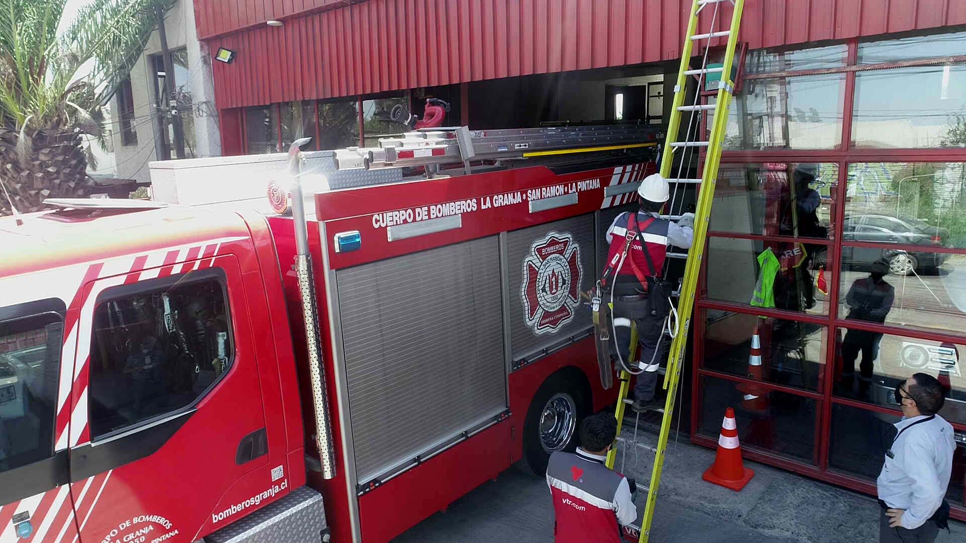 290 cuarteles de Bomberos de todo Chile recibirán conectividad gratuita aportada por VTR