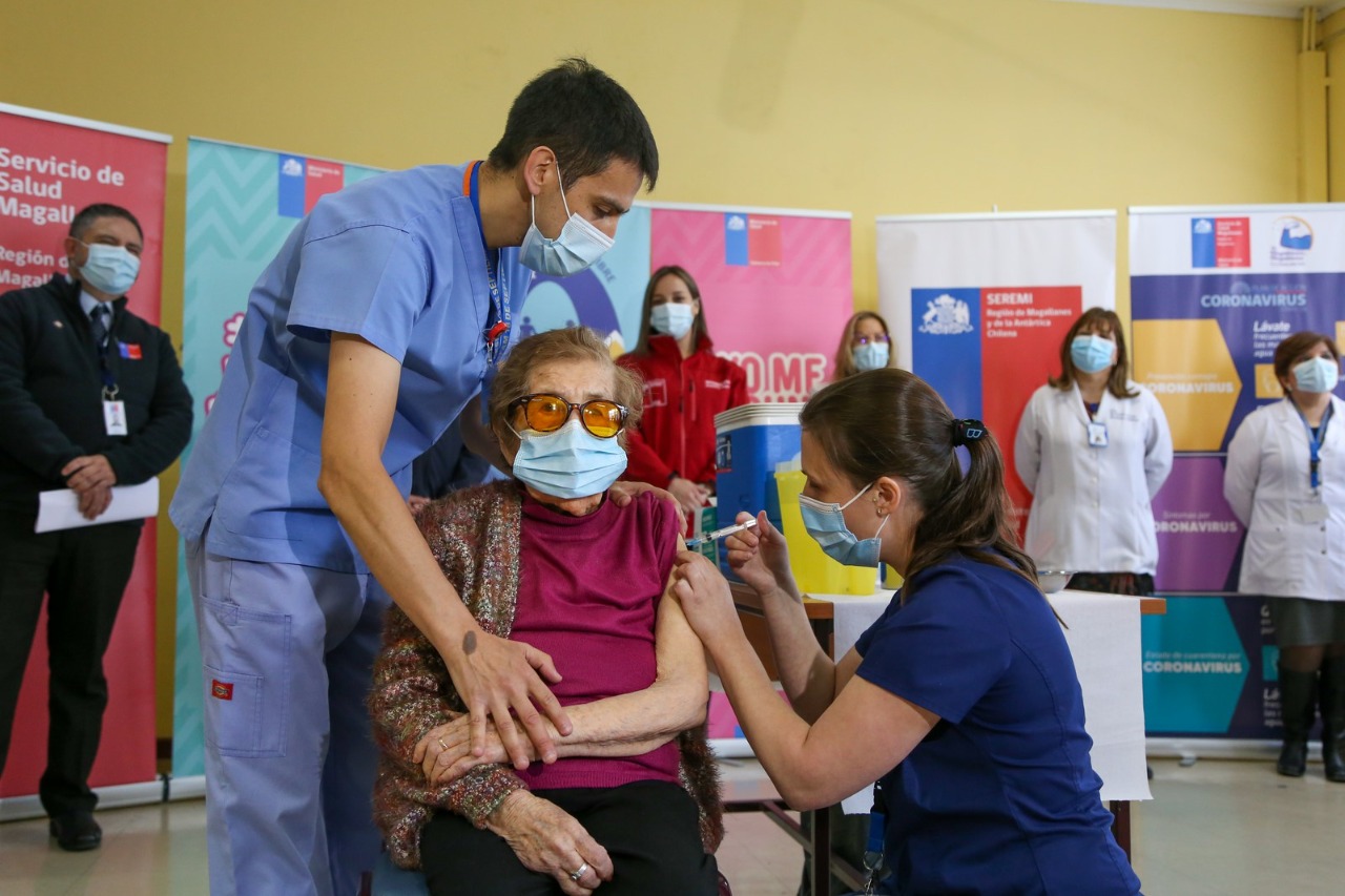 3.037 personas han sido inoculadas contra el covid-19, en el primer día de vacunación en Magallanes