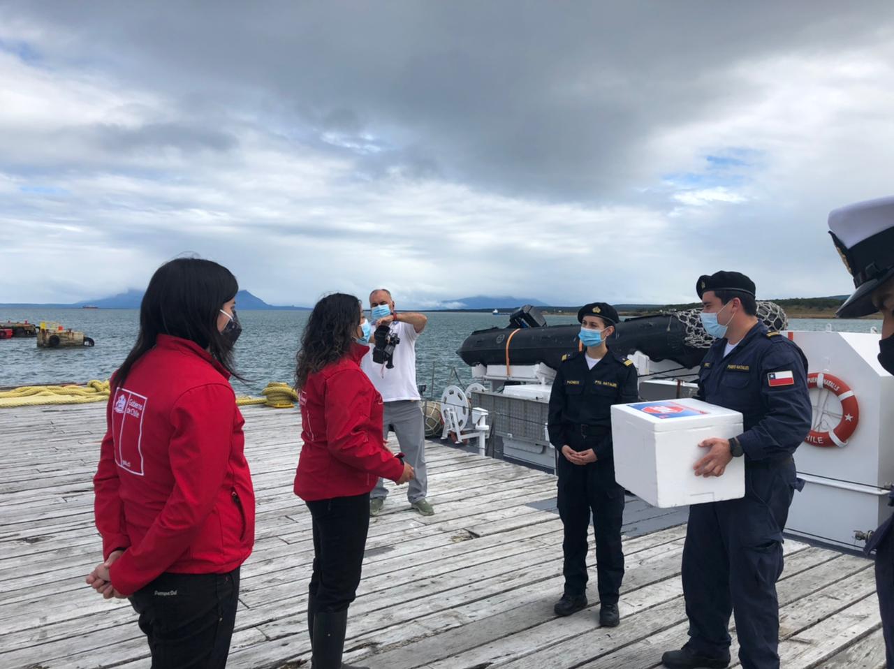 Tercera Zona Naval despliega traslado de dosis de vacunas a Puerto Edén
