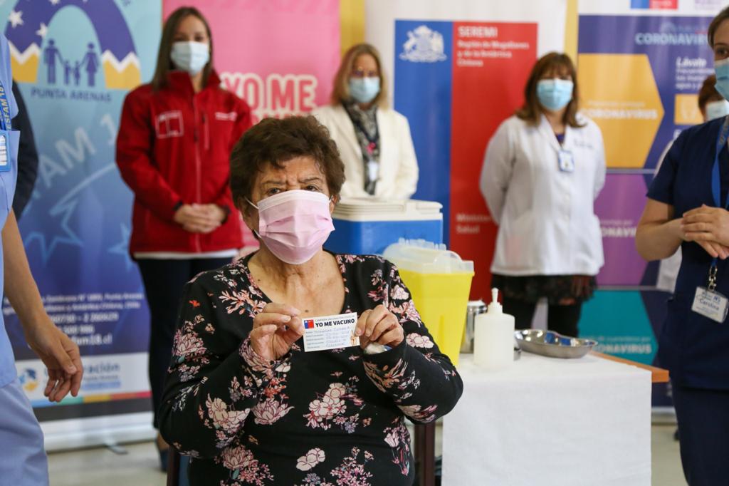 En el primer día de vacunación en Magallanes: las personas mayores volvieron a dar una lección de civilidad