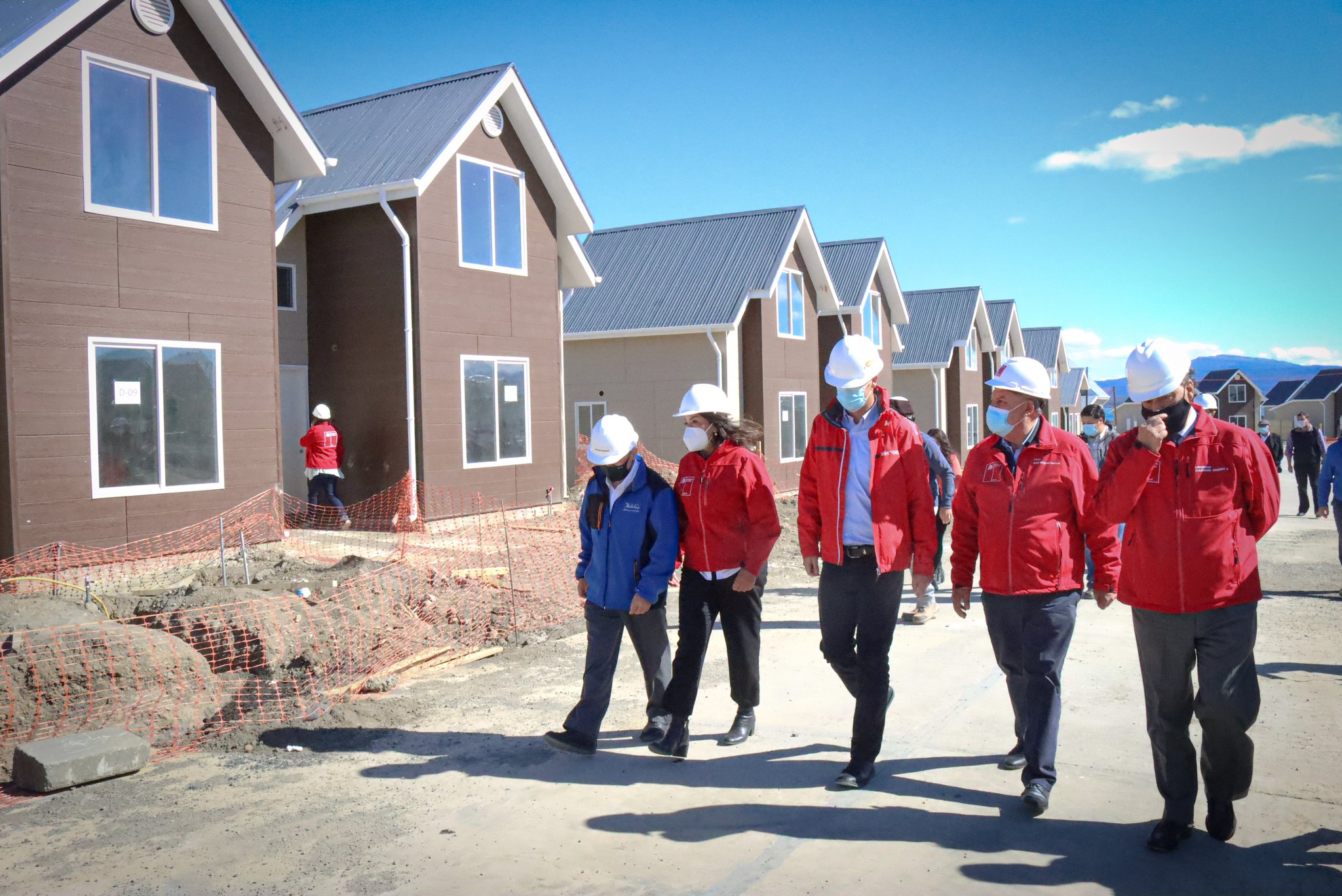 Visita del Ministro de Vivienda y Urbanismo Felipe Ward a Puerto Natales: autoridades destacan  avance de obras en soluciones habitacionales