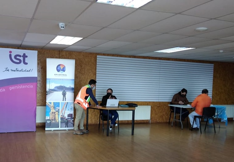 Trabajadores portuarios reciben segunda dosis de vacuna  contra el Covid-19 en instalaciones de Epaustral