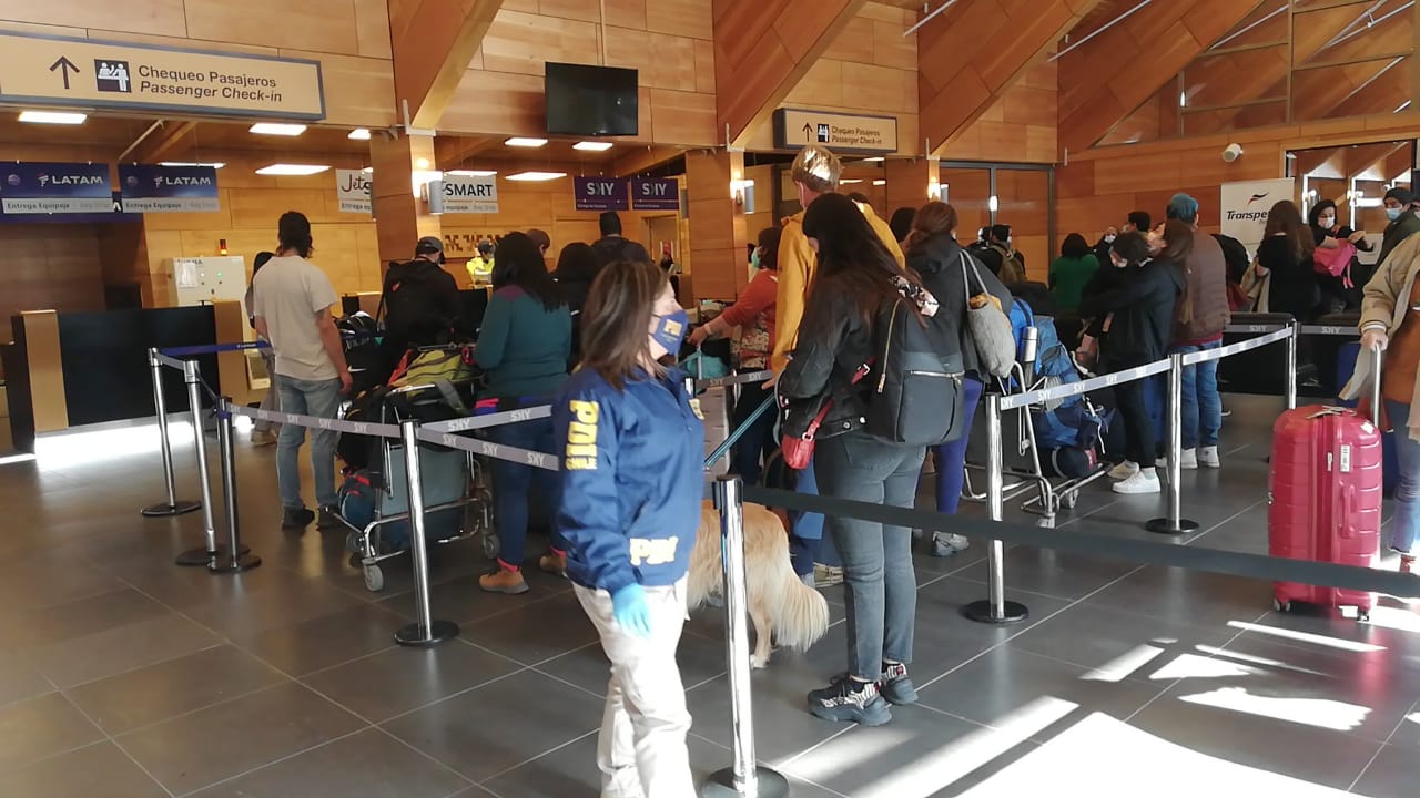 PDI Puerto Natales continúa realizando fiscalizaciones en el cordón sanitario del Aeródromo Teniente Julio Gallardo