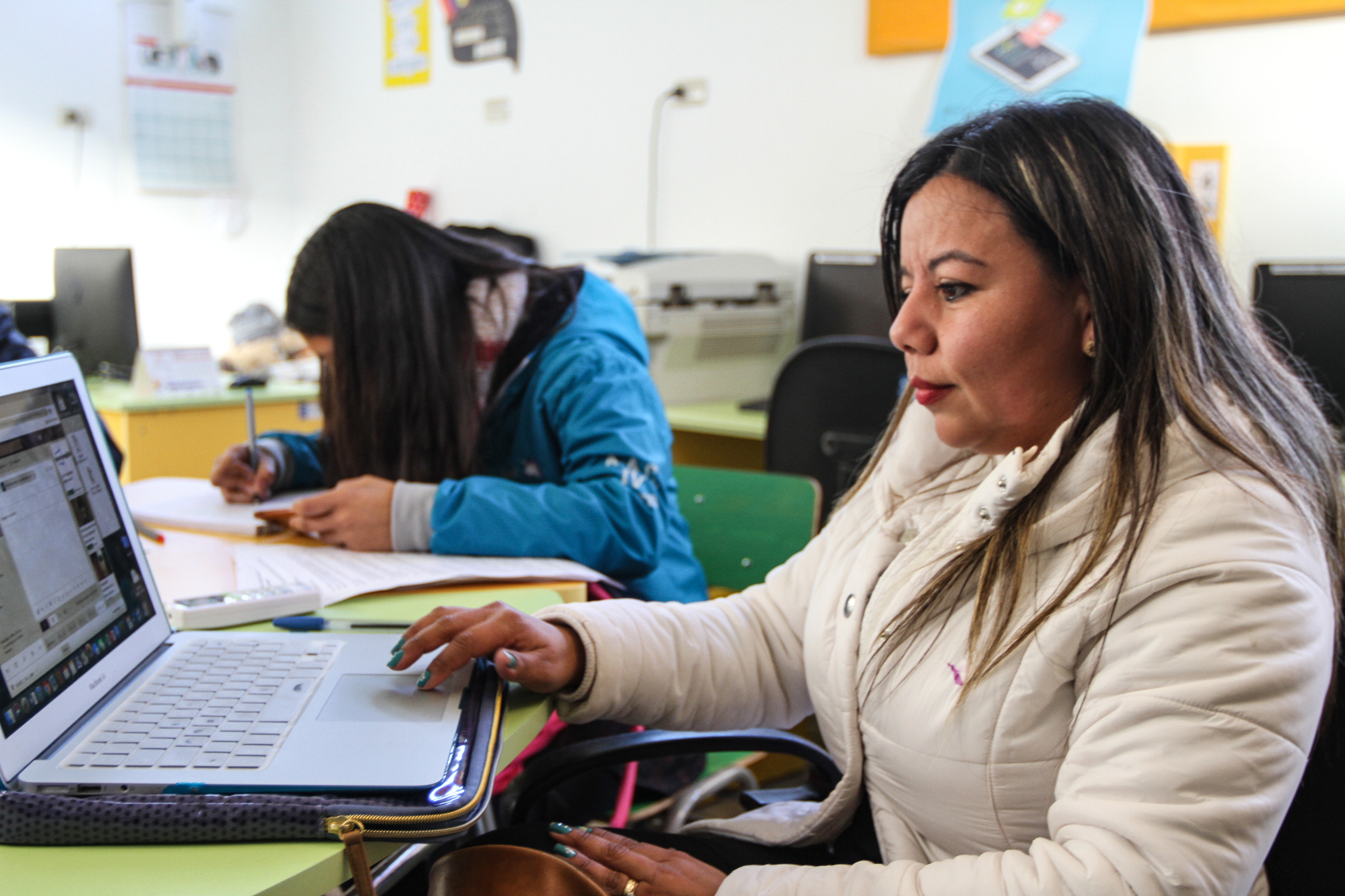 Cursos gratuitos y online para profesores: uso de tecnologías, priorización del currículum y mucho más ofrece el CPEIP del MINEDUC