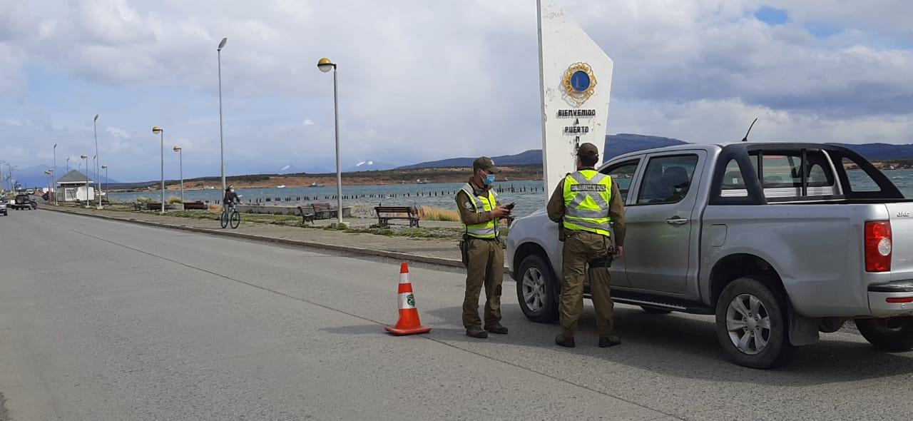 Carabineros efectúan controles vehiculares  en la costanera de Puerto Natales