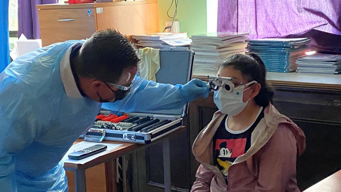 Con atenciones oftalmológicas gratuitas se reinició en Magallanes el Programa de Salud del Estudiante de la JUNAEB