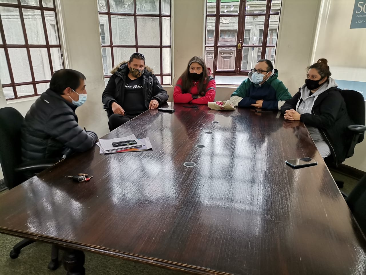 Trabajadores de estacionamientos de Punta Arenas se reúnen con Concejal Arturo Díaz, para denunciar despidos arbitrarios y maltratos