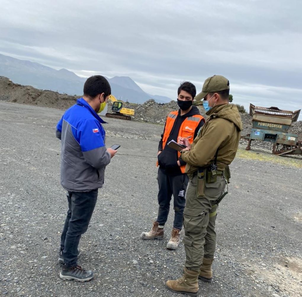 Carabineros realizan campaña preventiva en empresas constructoras en Puerto Williams