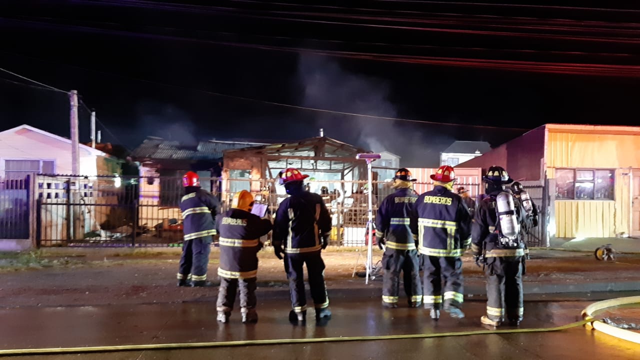 Incendio destruyó totalmente una vivienda, en el sector de población 18 de Septiembre esta madrugada