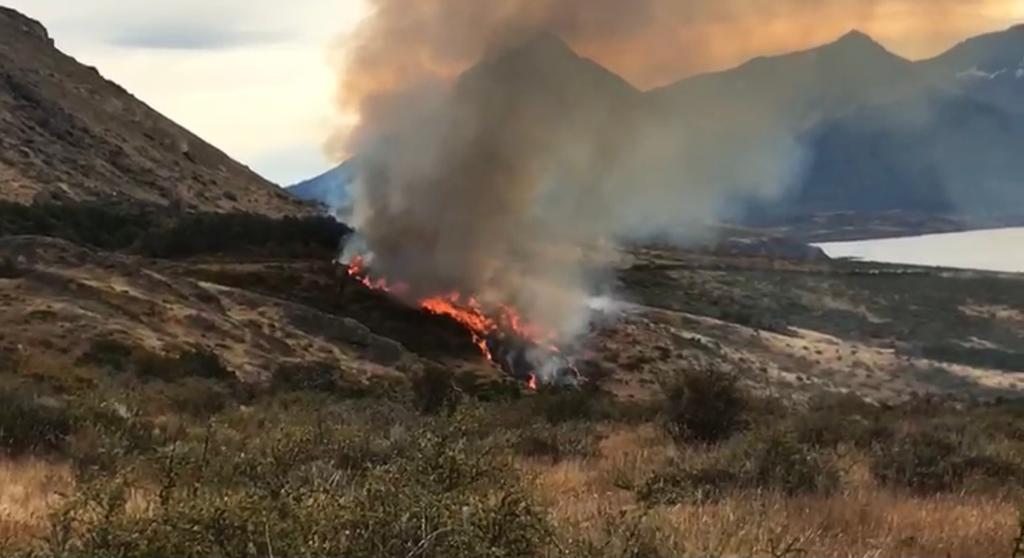 Incendio forestal afecta al sector de Laguna Sofía en Ultima Esperanza