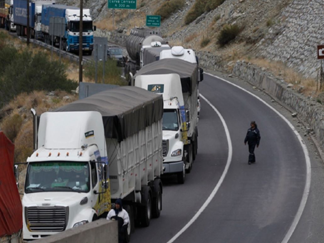 Argentina exige PCR a transportistas internacionales y gremio en Chile lamenta la medida