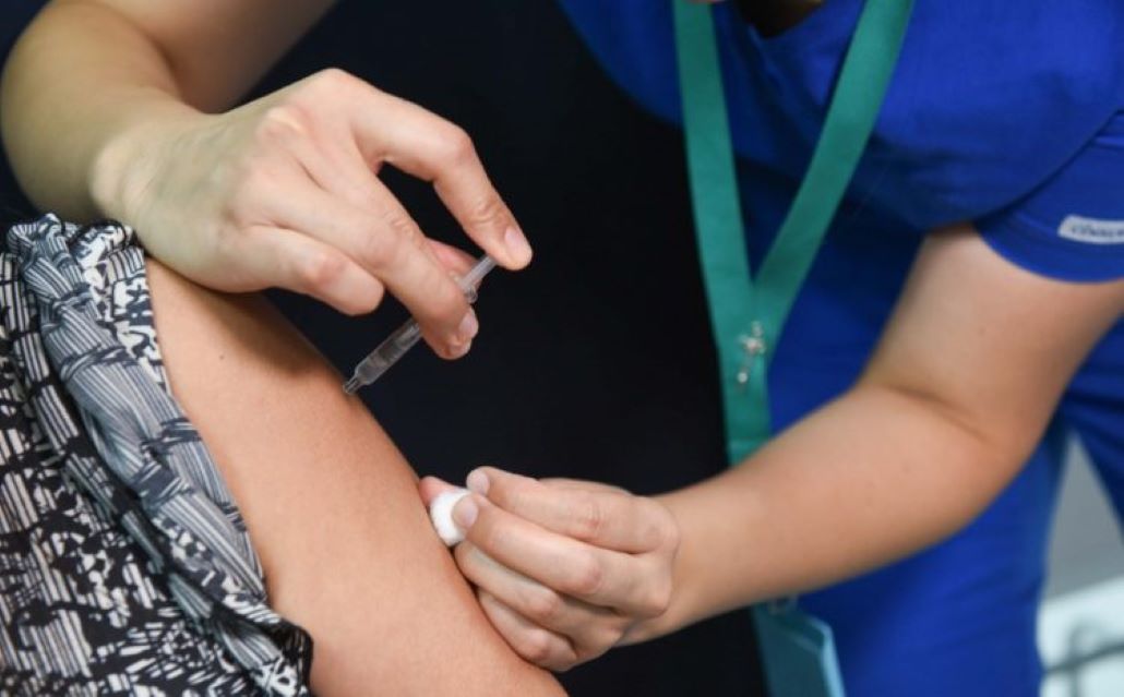 Campaña 2021: Asociación Chilena de Seguridad, ACHS, entrega recomendaciones y cuidados al vacunarse contra la influenza