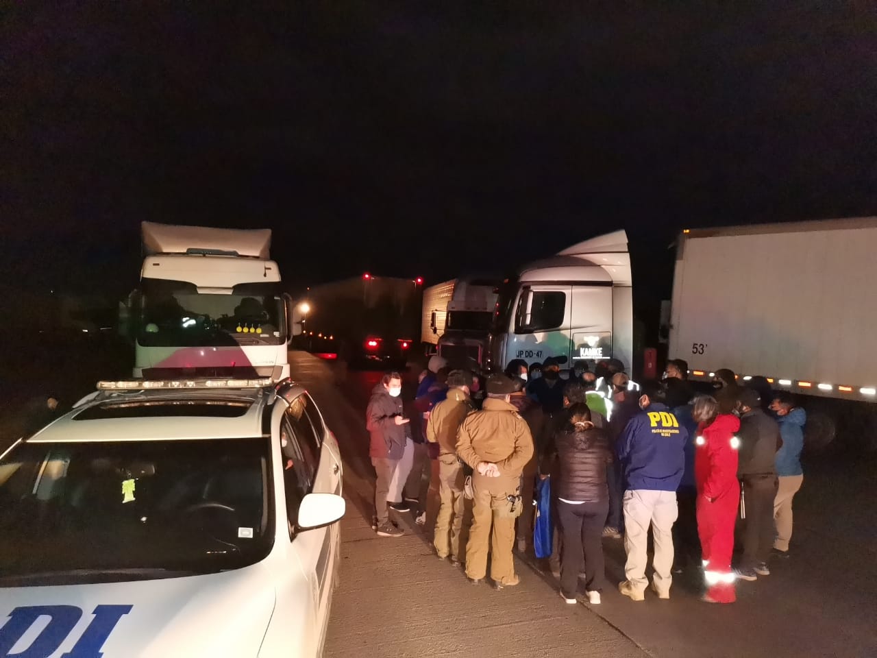 Autoridades de Magallanes dialogaron con camioneros transportistas que se tomaron la ruta en Punta Delgada