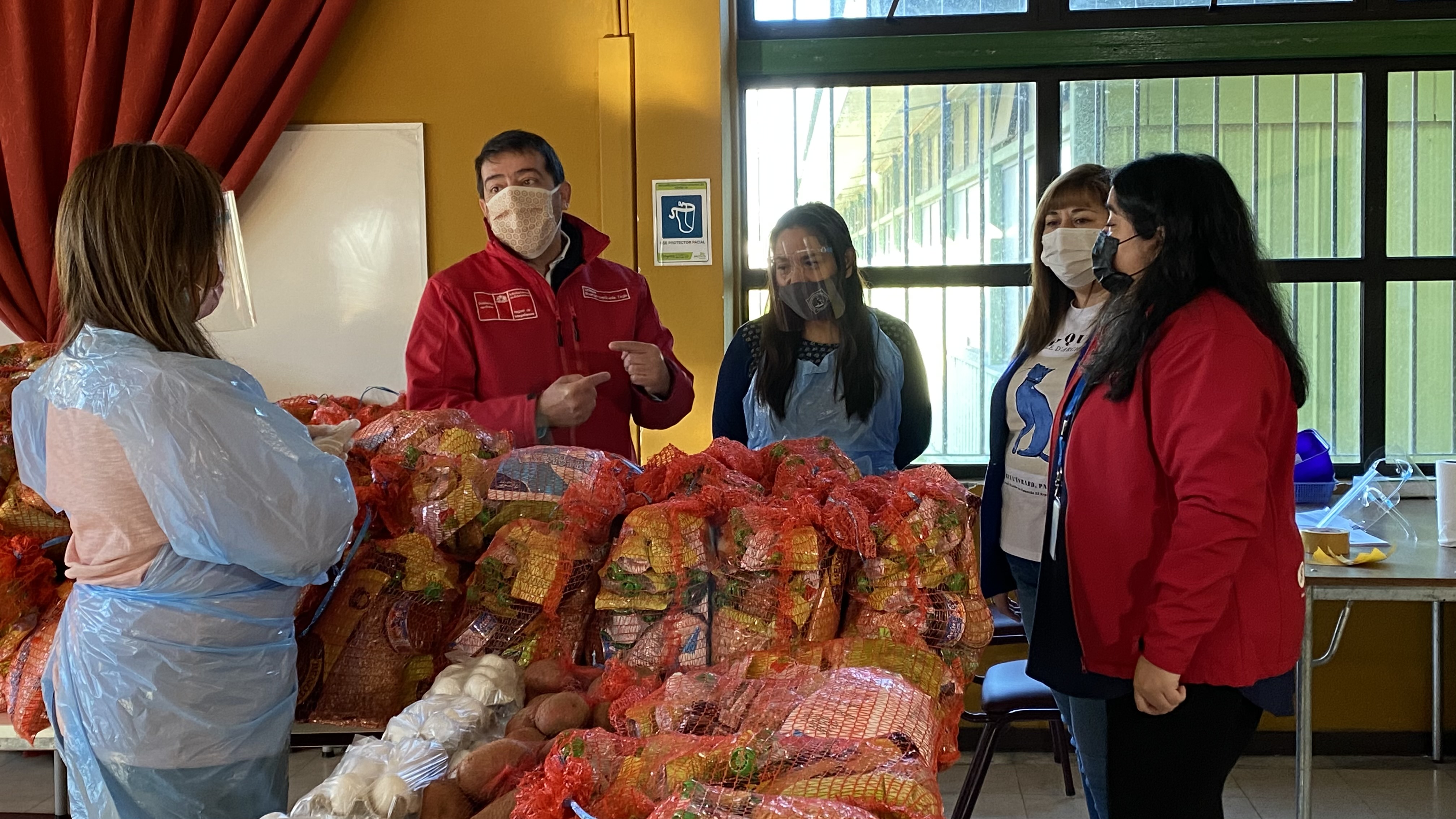 Tercera entrega de canastas de alimentación de la JUNAEB llegará a más de 15 mil estudiantes en Magallanes