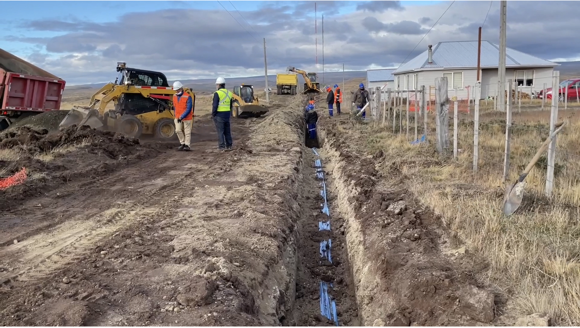 Se iniciaron obras para conexión a agua potable en sectores rurales de Porvenir:  125 vecinos serán beneficiados y línea quedará abierta para más habitantes