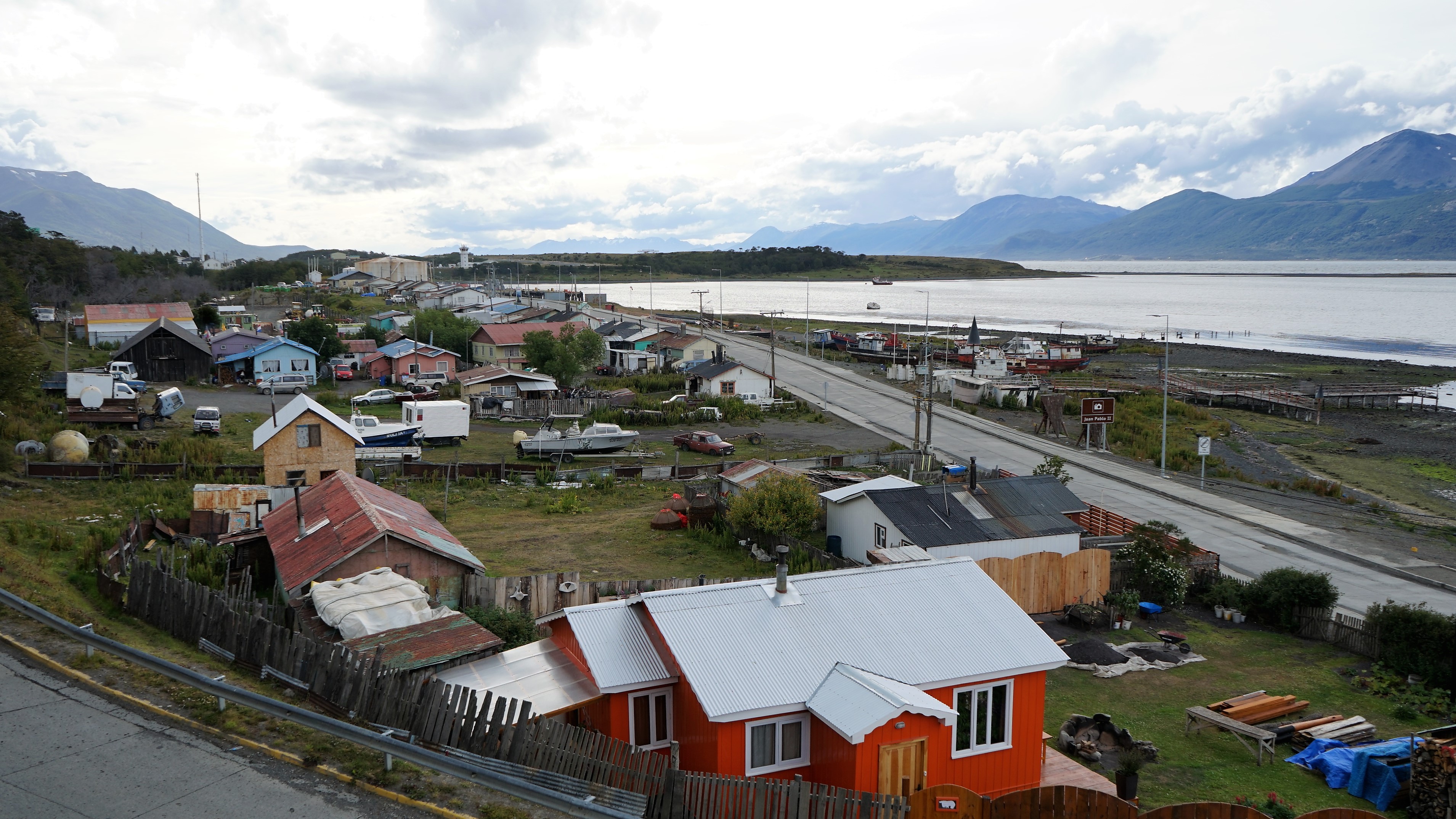 Desborde de Río Róbalo en Isla Navarino afecta suministro de agua potable en Puerto Williams | AGUAS MAGALLANES toma medidas ante emergencia