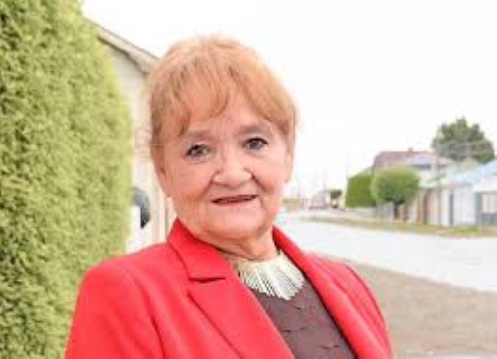 La eternidad desafía la imaginación – Teresa Lizondo – Opinión