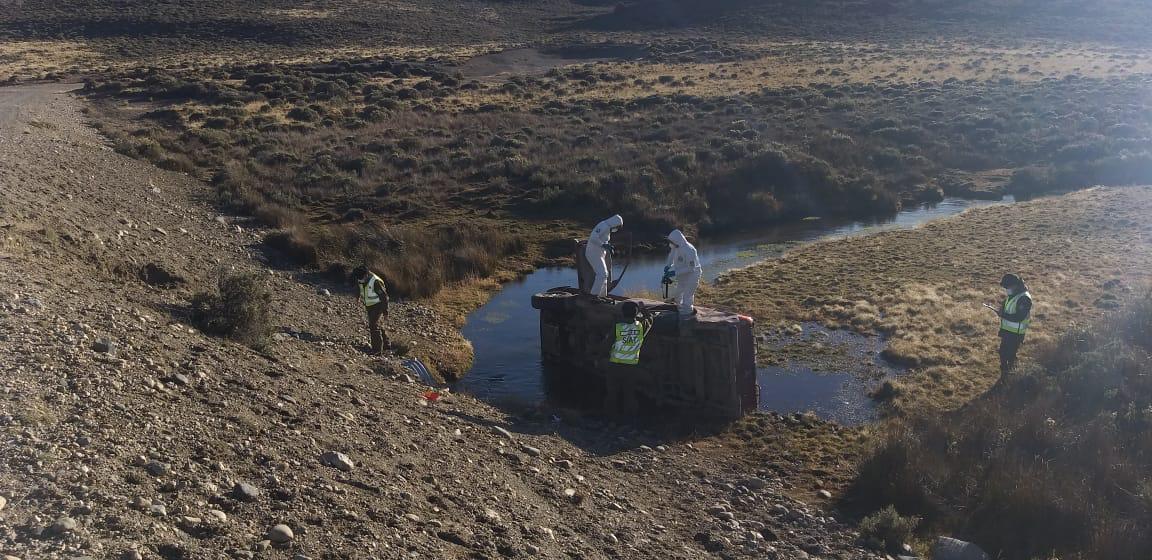 Hombre fallece tras volcar su vehículo en sector Calafate en Tierra del Fuego.