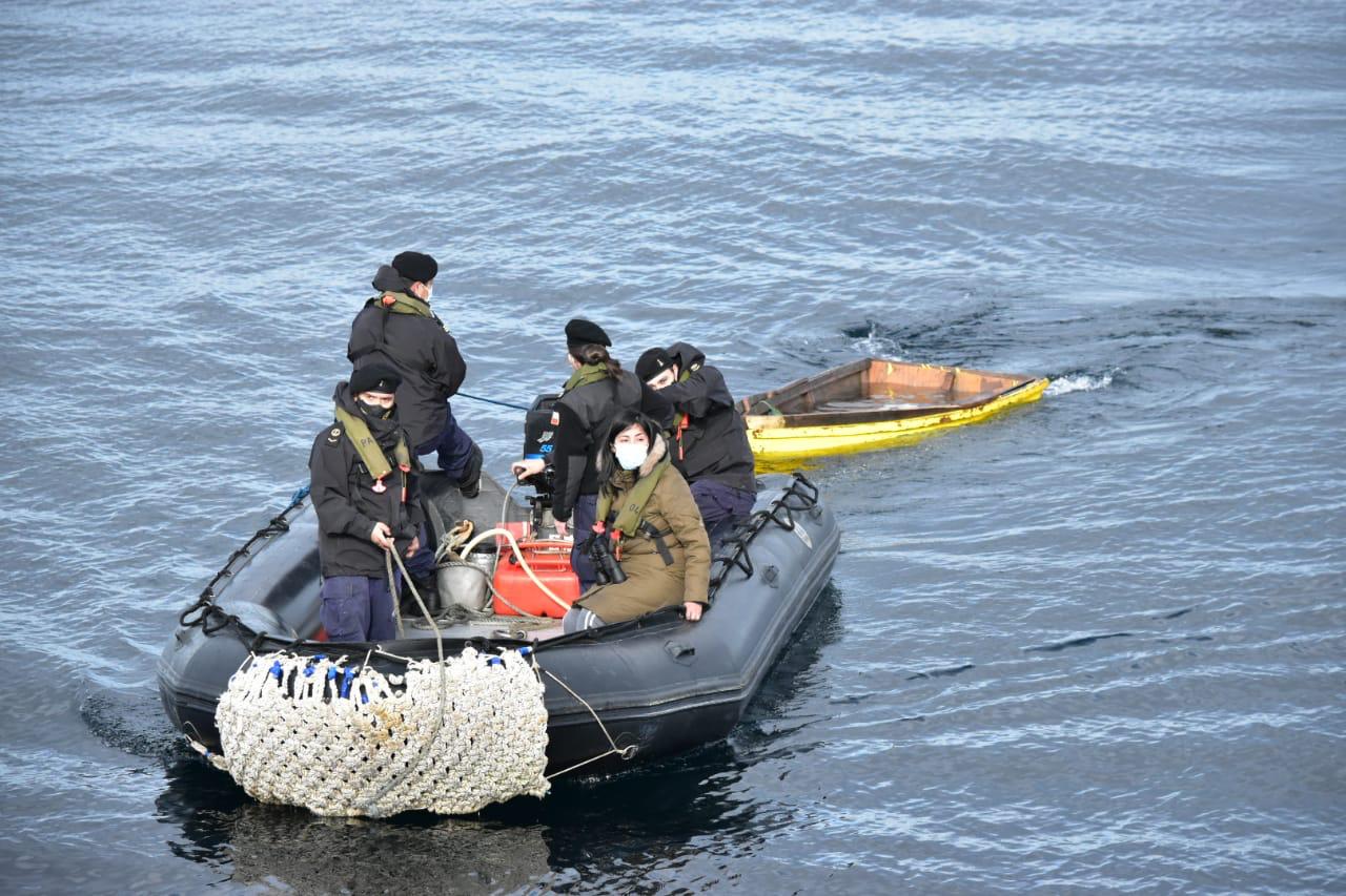 Hallan bote de pescador desaparecido, mientras continúa búsqueda en la costa de Tierra del Fuego