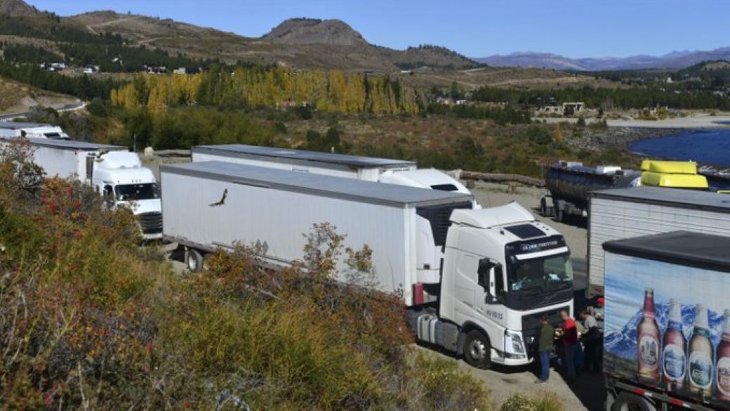 Camioneros chilenos en Osorno y Magallanes toman rutas de acceso a pasos fronterizos, en respuesta a cierre de frontera argentina