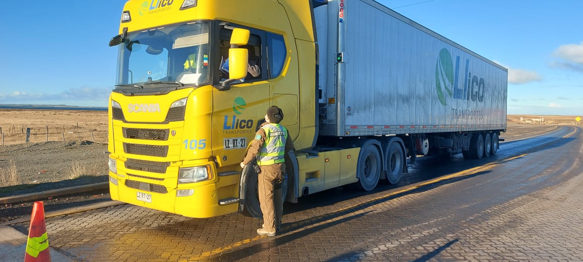 Carabineros efectúa controles vehiculares en sector Río Seco de la Ruta 9 Norte