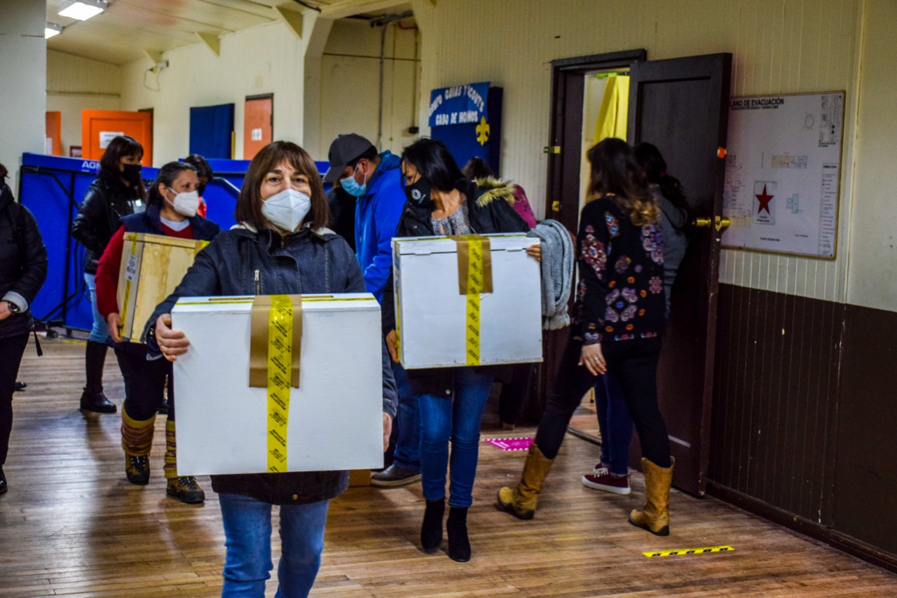 Ya están constituidas las mesas receptoras de sufragios en Puerto Williams, este domingo 16 de mayo