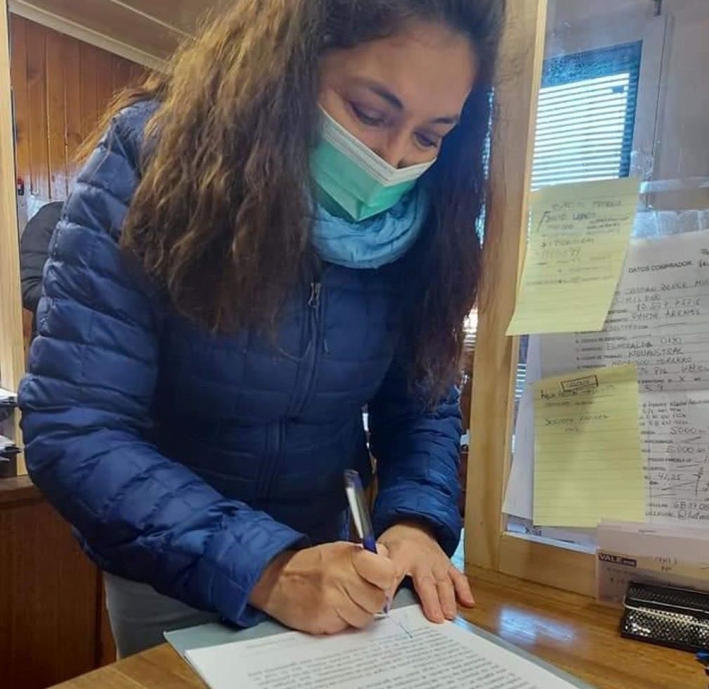 Alcaldesa Marisol Andrade firma compromiso para declarar Porvenir en emergencia climática