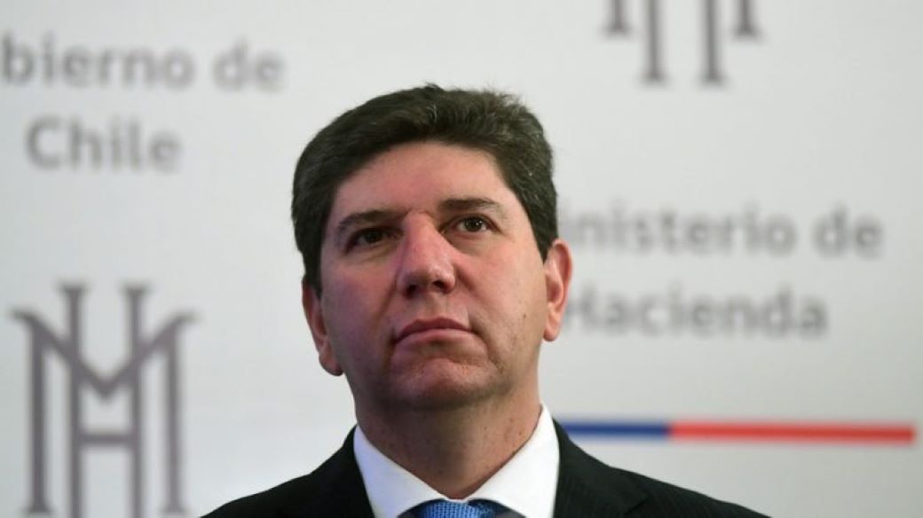 Ministro de Hacienda destaca aprobación final del proyecto de bono de $200 mil