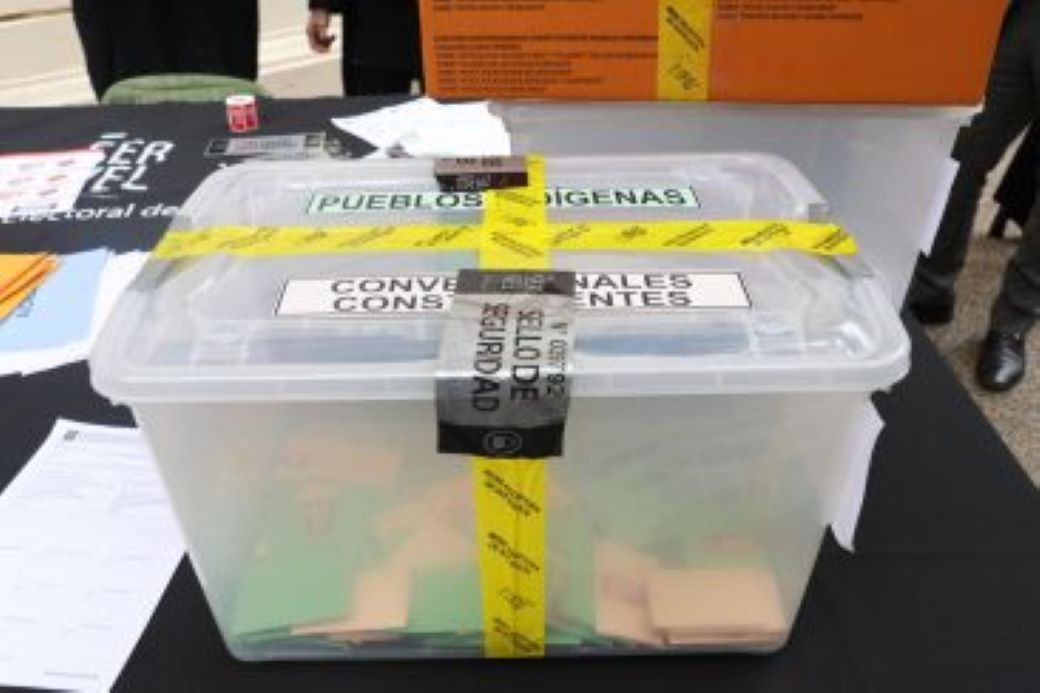 SERVEL exhibió el sellado y custodia de urnas y votos para la noche de este 15 de mayo