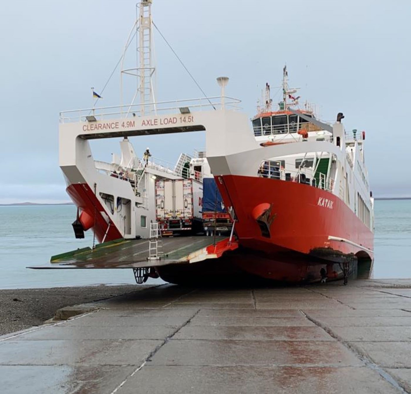 Ferry de Naviera Tierra del Fuego, varó en rampa de Primera Angostura